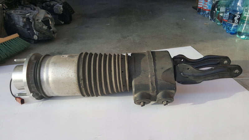 Amortyzator prawy przód PORSCHE TAYCAN 9J1616038E demontaż
