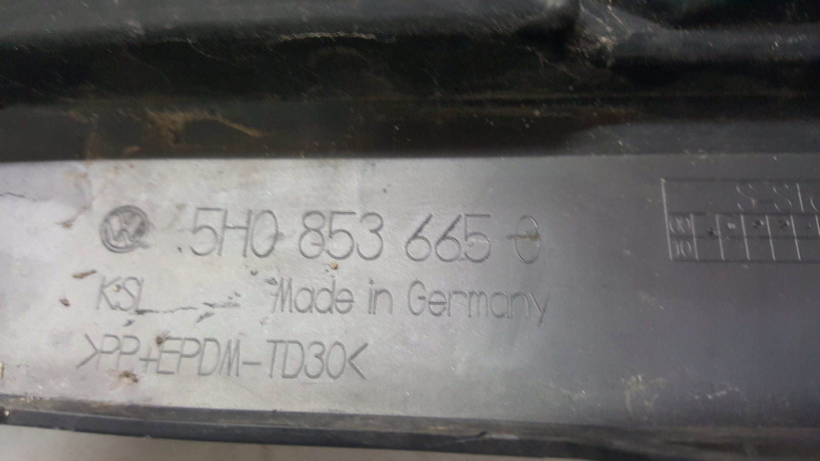 Kratka zderzaka lewy przód VW GOLF VIII GTI 5H0853665G demontaż