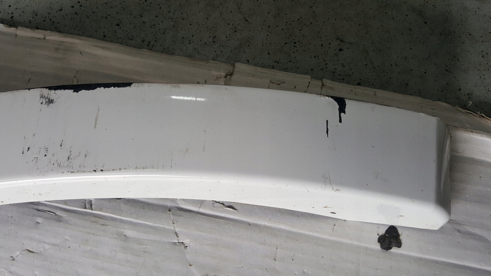 Listwa błotnika prawy tył AUDI Q5 80A853818A demontaż
