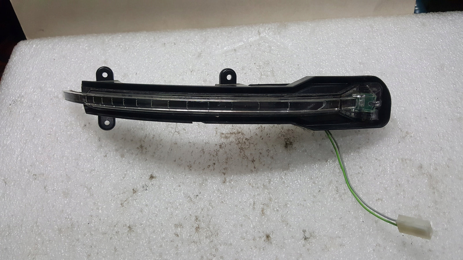Kierunkowskaz lusterka zewnętrznego prawa strona AUDI Q7 Q5 4L0949102A