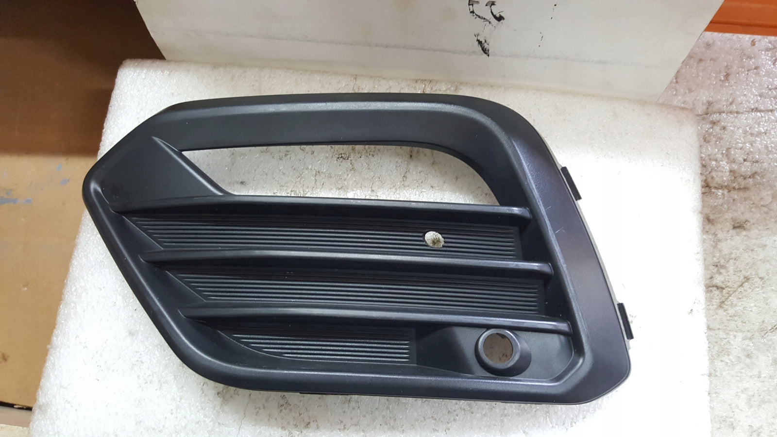 SEAT ATECA LIFT LEWA KRATKA ZDERZAKA 575853665R