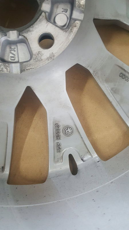 SKODA SUPERB III 8x18 ET44 5x112 3V0601025AN 3V0601025CD