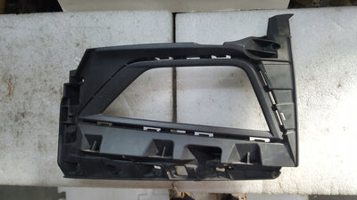 Kratka ramka halogenu lewa VW POLO 2G0853665G demontaż