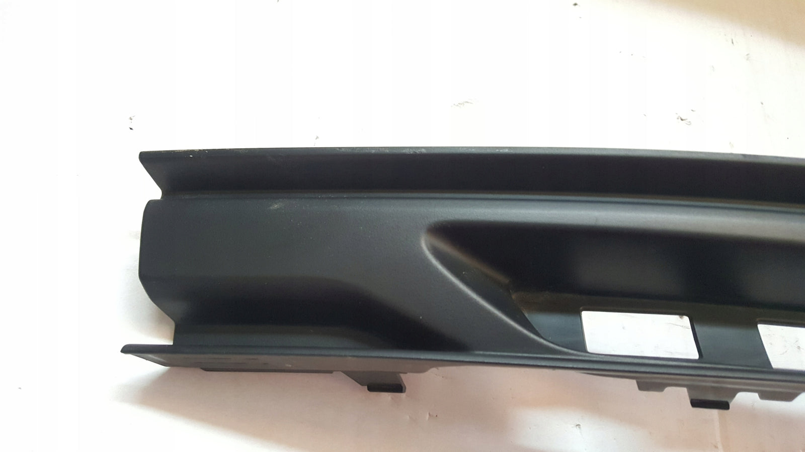 Listwa atrapa zderzaka tylnego prawa strona AUDI RSQ3 83F807834C demontaż
