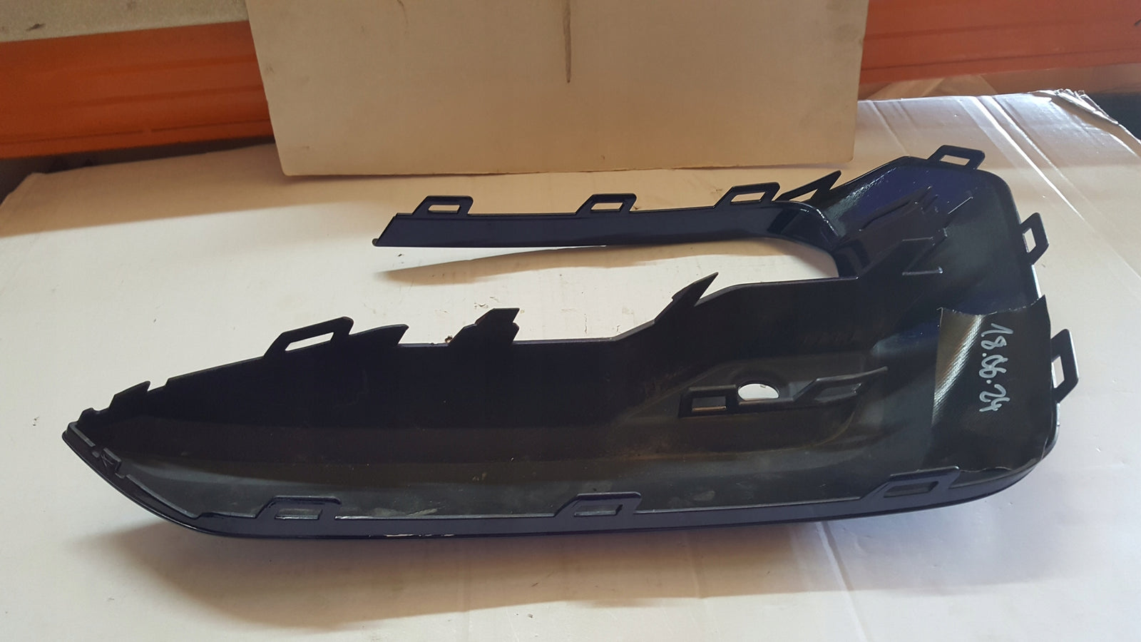 Kratka zderzaka lewy przód VW TOURAN 5TA853665H