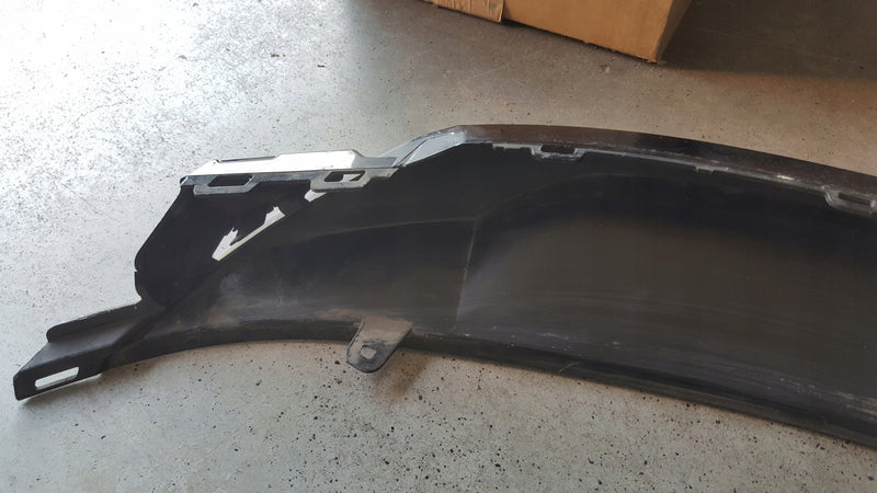 Dokładka spoiler zderzaka przedniego AUDI E-TRON 4KE807733A demontaż