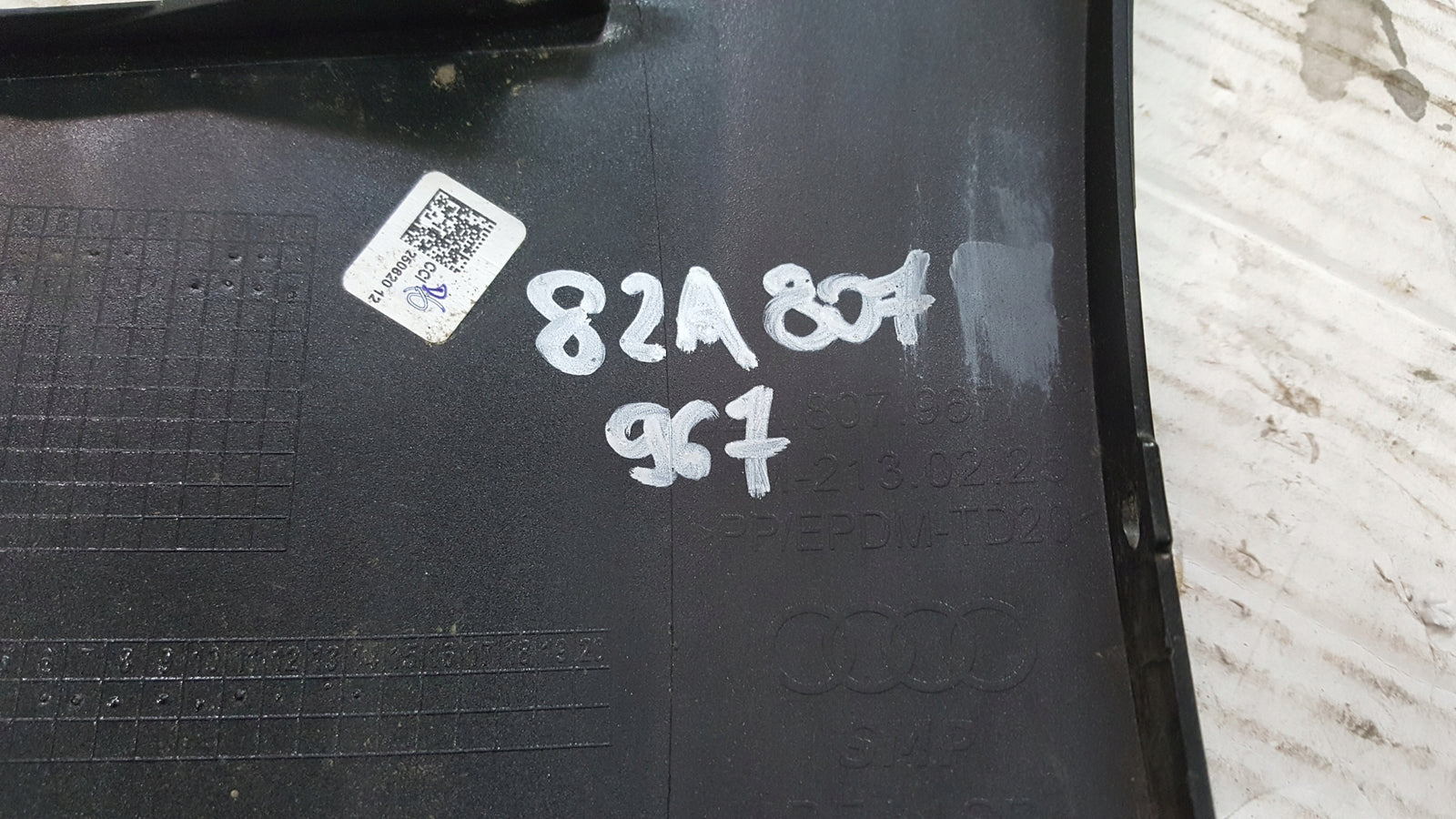 Narożnik zderzaka tylnego lewa strona AUDI A1 82A807967 demontaż