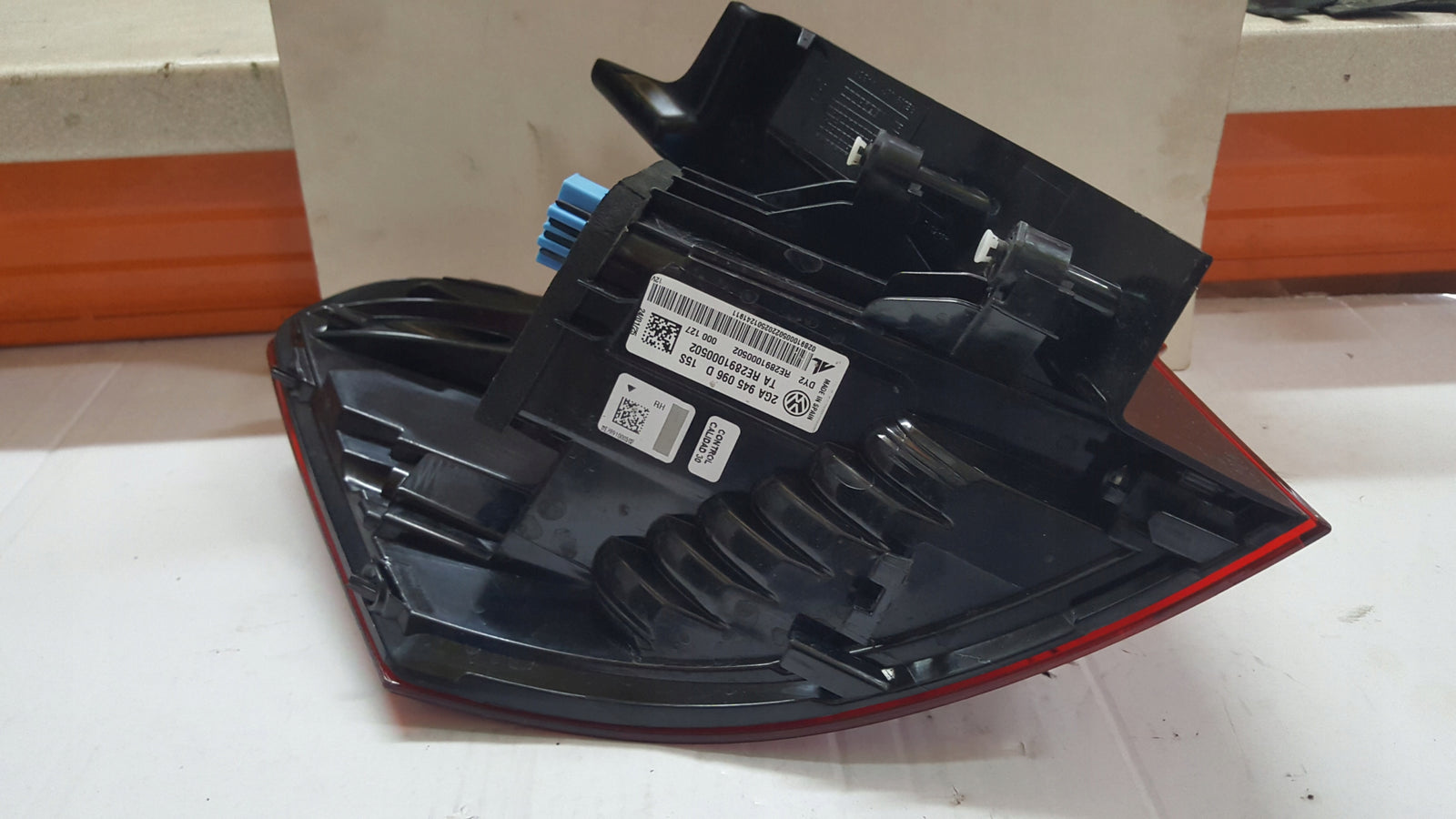 Lampa LED prawy tył VW T-ROC 2GA945096D demontaż