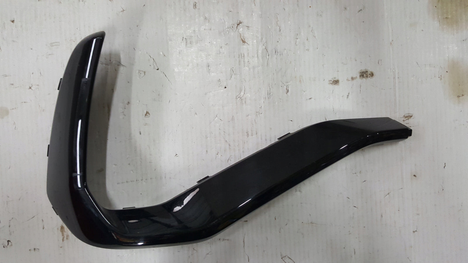 Listwa zderzaka tylnego lewa strona AUDI Q3 83F807967 demontaż