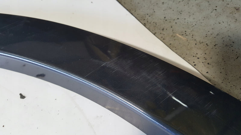Listwa błotnika prawy tył AUDI Q5 80A853818A demontaż