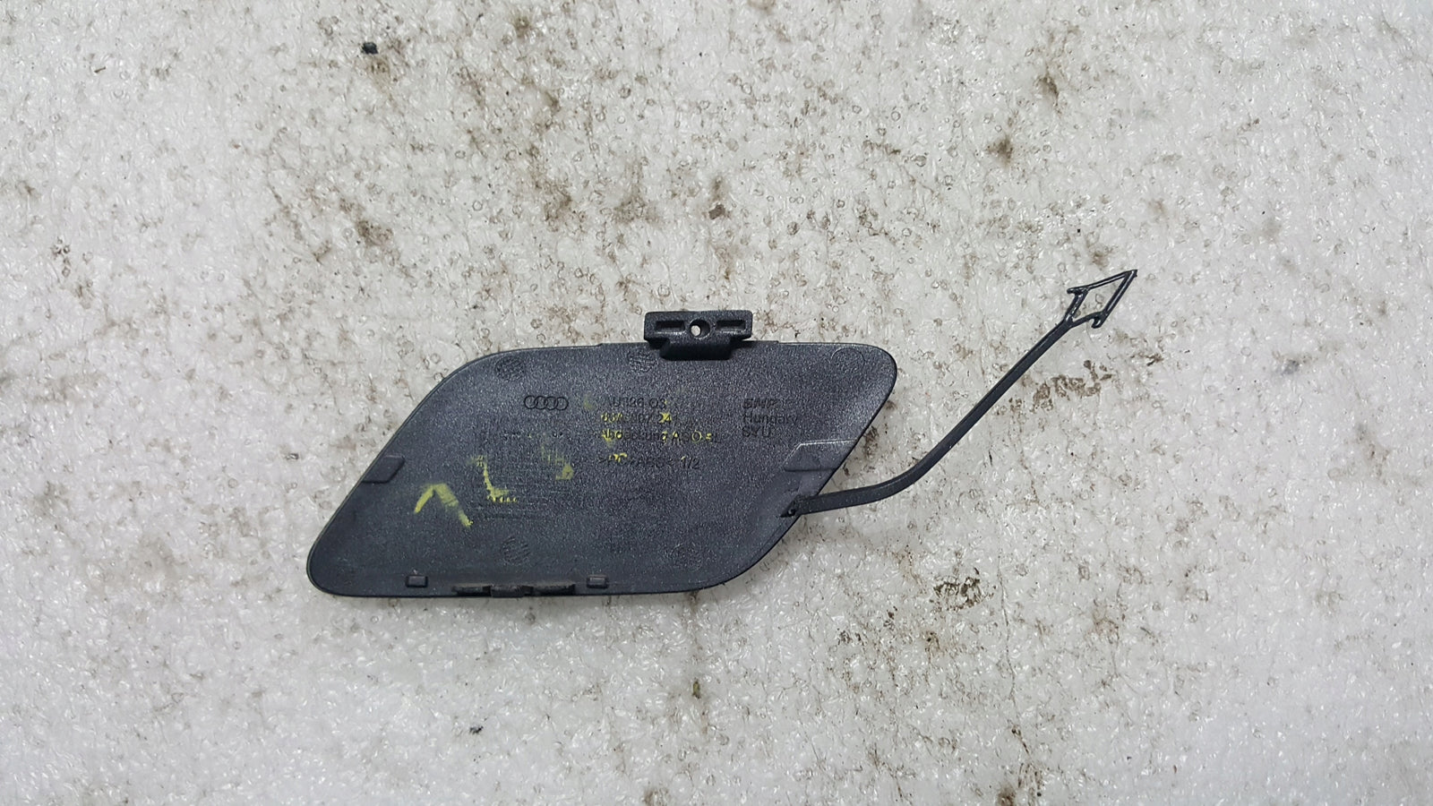 Audi Q3 F3 Zaślepka haka holowniczego przód 83A807241A