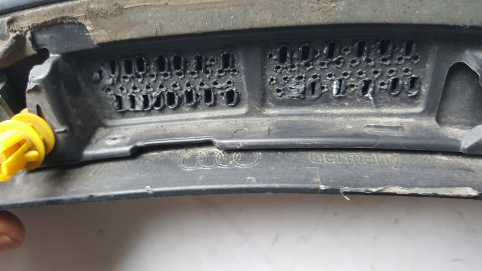 AUDI Q7 4M LISTWA PRAWA BŁOTNIKA TYŁ RH967234