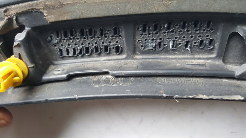 AUDI Q7 4M LISTWA PRAWA BŁOTNIKA TYŁ RH967234