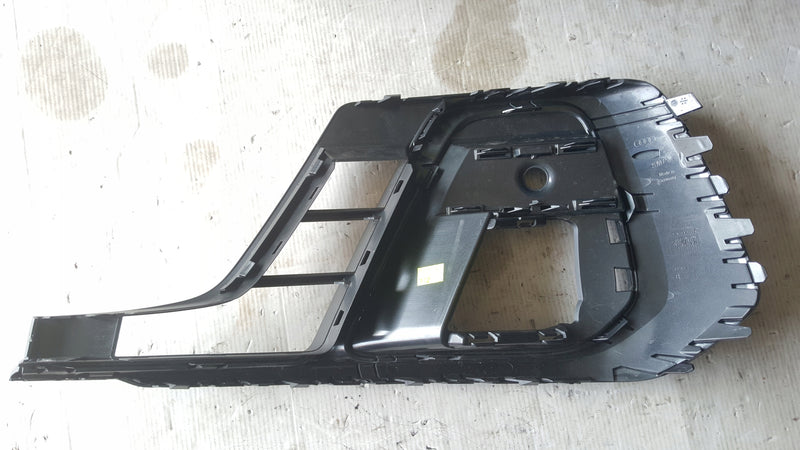 Kratka zderzaka przedniego prawa strona AUDI A8 (D5) 4N0807682 demontaż