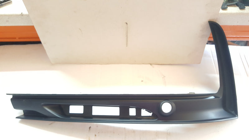 Listwa atrapa zderzaka tylnego prawa strona AUDI RSQ3 83F807834C demontaż