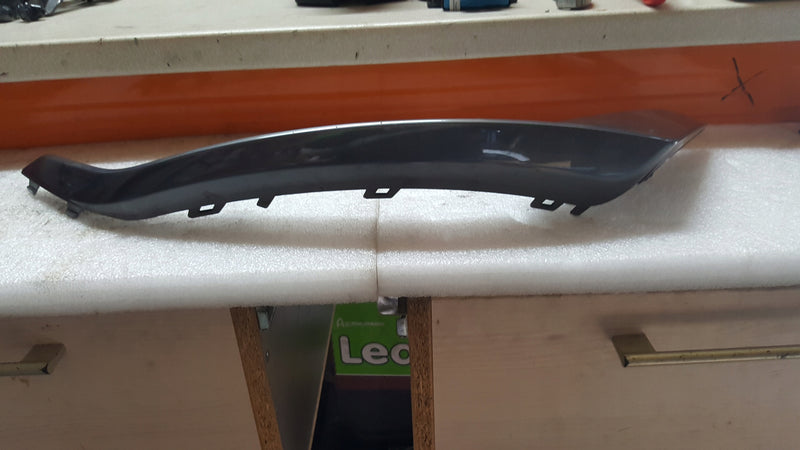 Listwa zderzaka przedniego prawa strona SEAT ATECA 575853712A demontaż