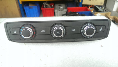 Panel klimatyzacji AUDI A3 8V0820047C