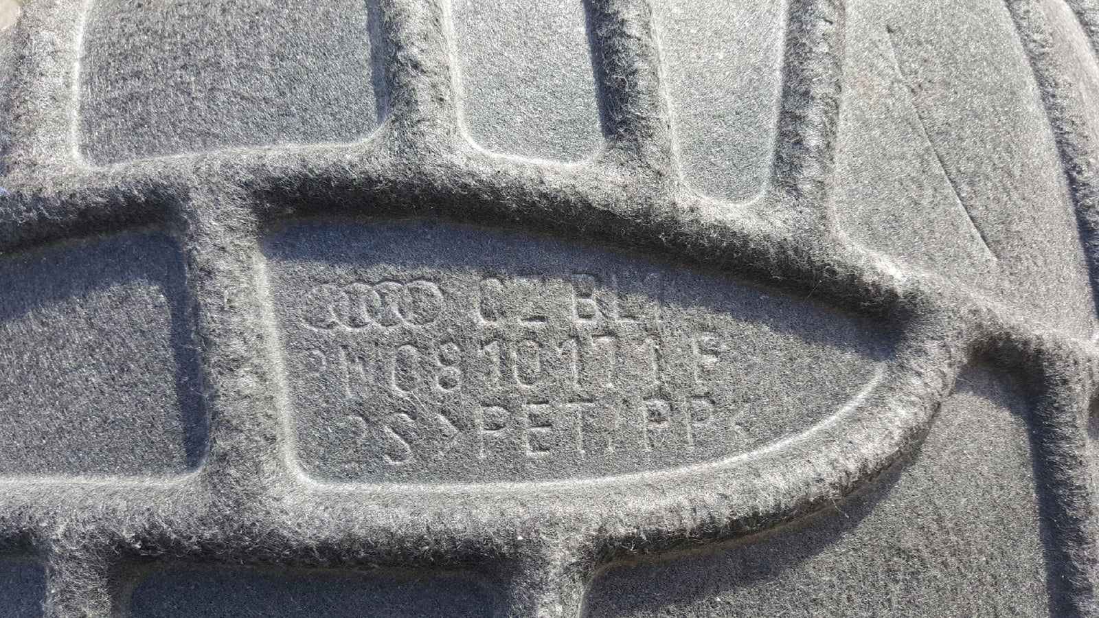 OE AUDI 8W0810171F NADKOLE TYŁ LEWE AUDI A4/S4 8W