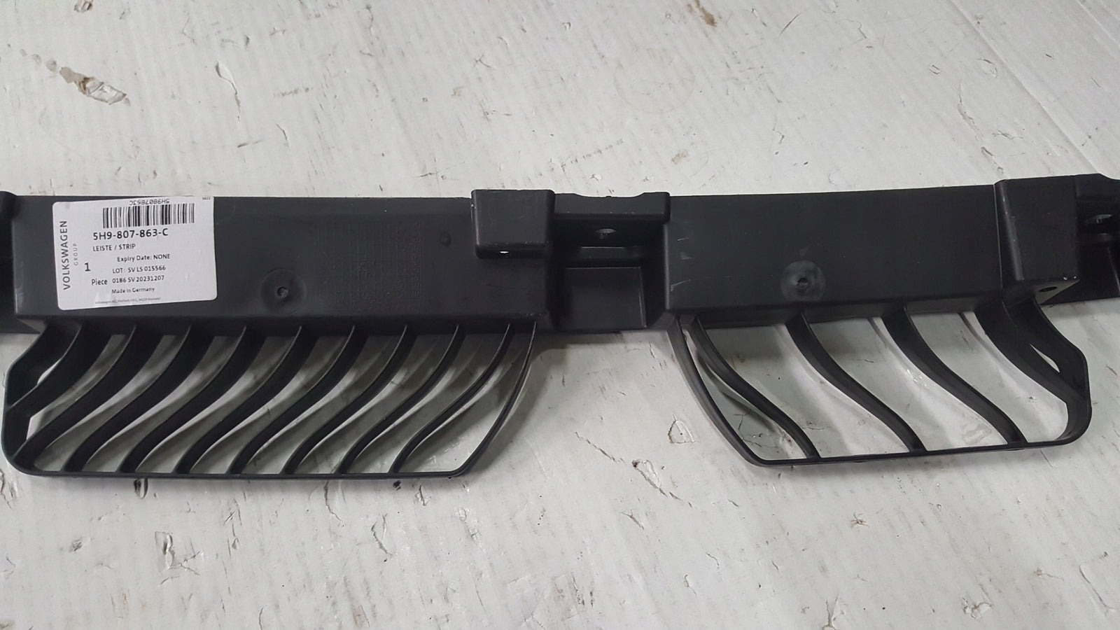 NOWY ORYGINALNY ślizg zderzaka tylnego VW GOLF VIII kombi 5H9807863C