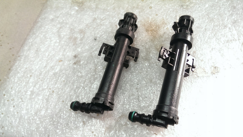 Prawy spryskiwacz reflektora AUDI Q5 8R0955102A