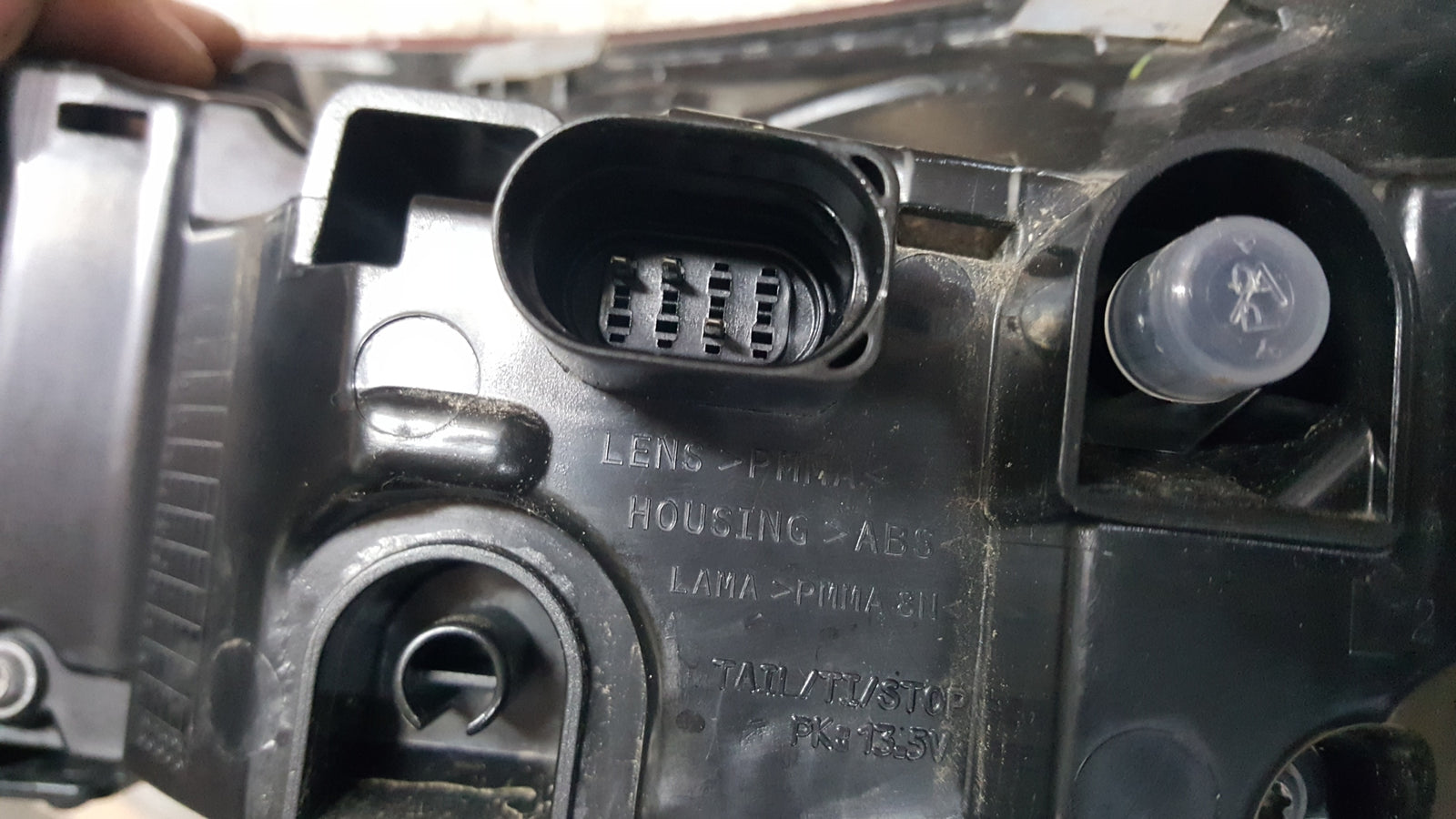 CUPRA FORMENTOR LIFT VZ 2024- LAMPA LEWA TYŁ 5FF945207A