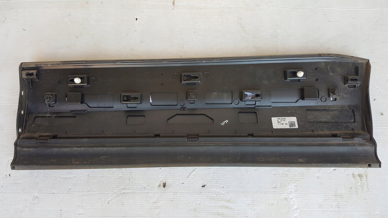 Listwa drzwi prawy tył VW TOUAREG III 760854950D
