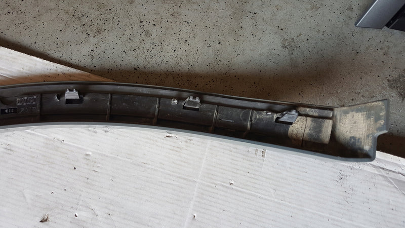 Listwa błotnika PR tył AUDI Q5 80A853818A demontaż