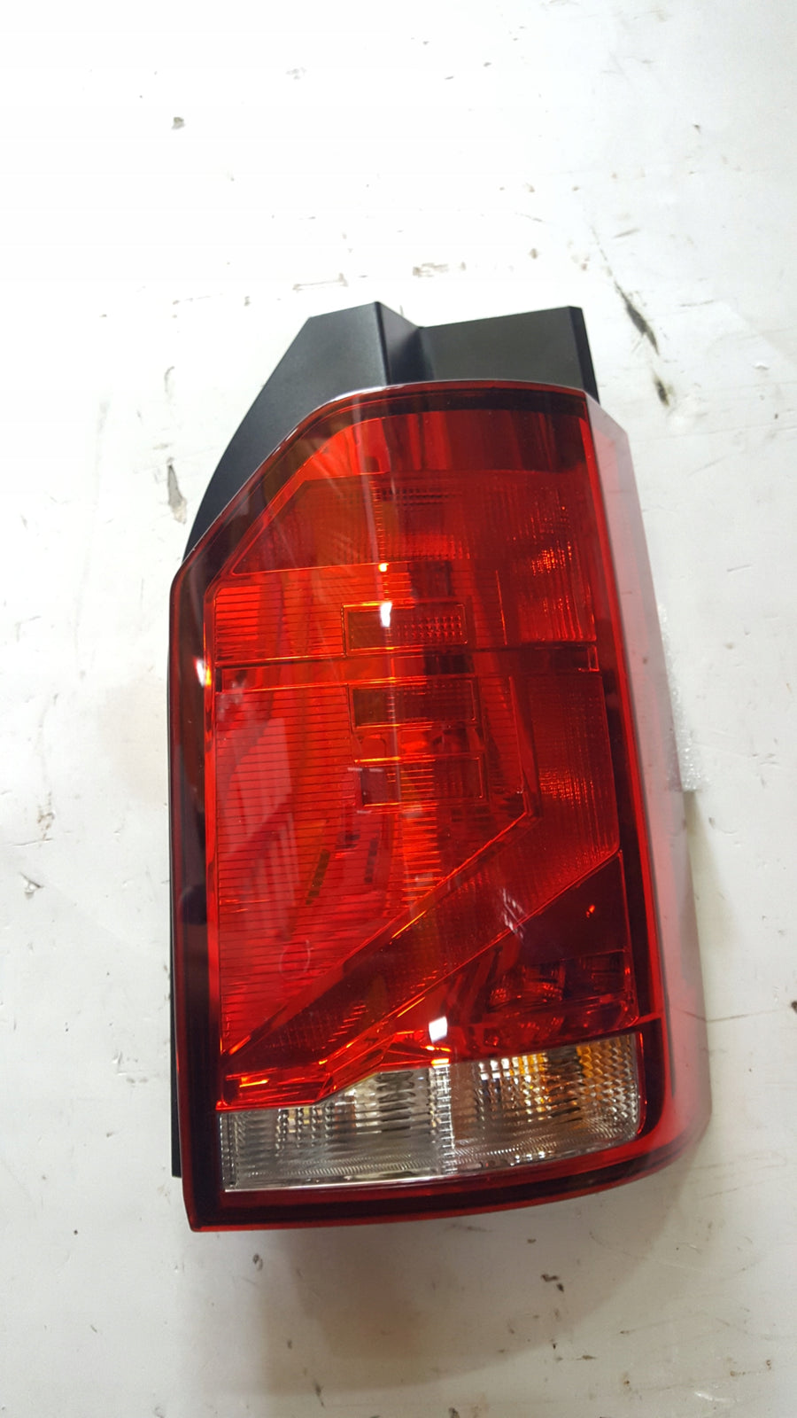 VW TRANSPORTER CARAVELLE MULTIVAN TYLNA PRAWA LAMPA KLAPA T6.1