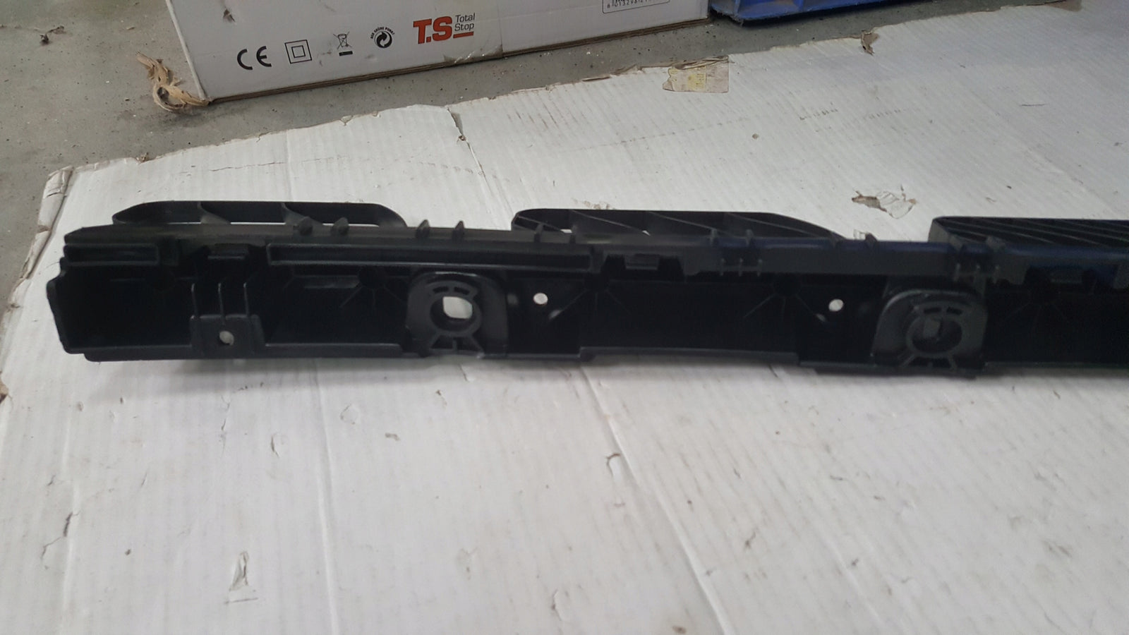 NOWY ORYGINALNY ślizg zderzaka tylnego VW GOLF VIII kombi 5H9807863C