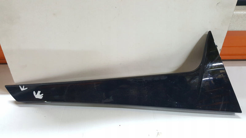 Listwa spoiler klapy bagażnika prawa strona VW GOLF VIII 5H9827940A