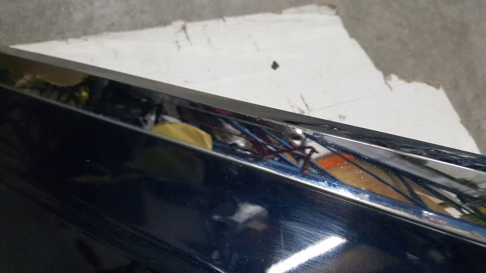 Listwa drzwi lewy przód VW TOUAREG III 760854939E demontaż