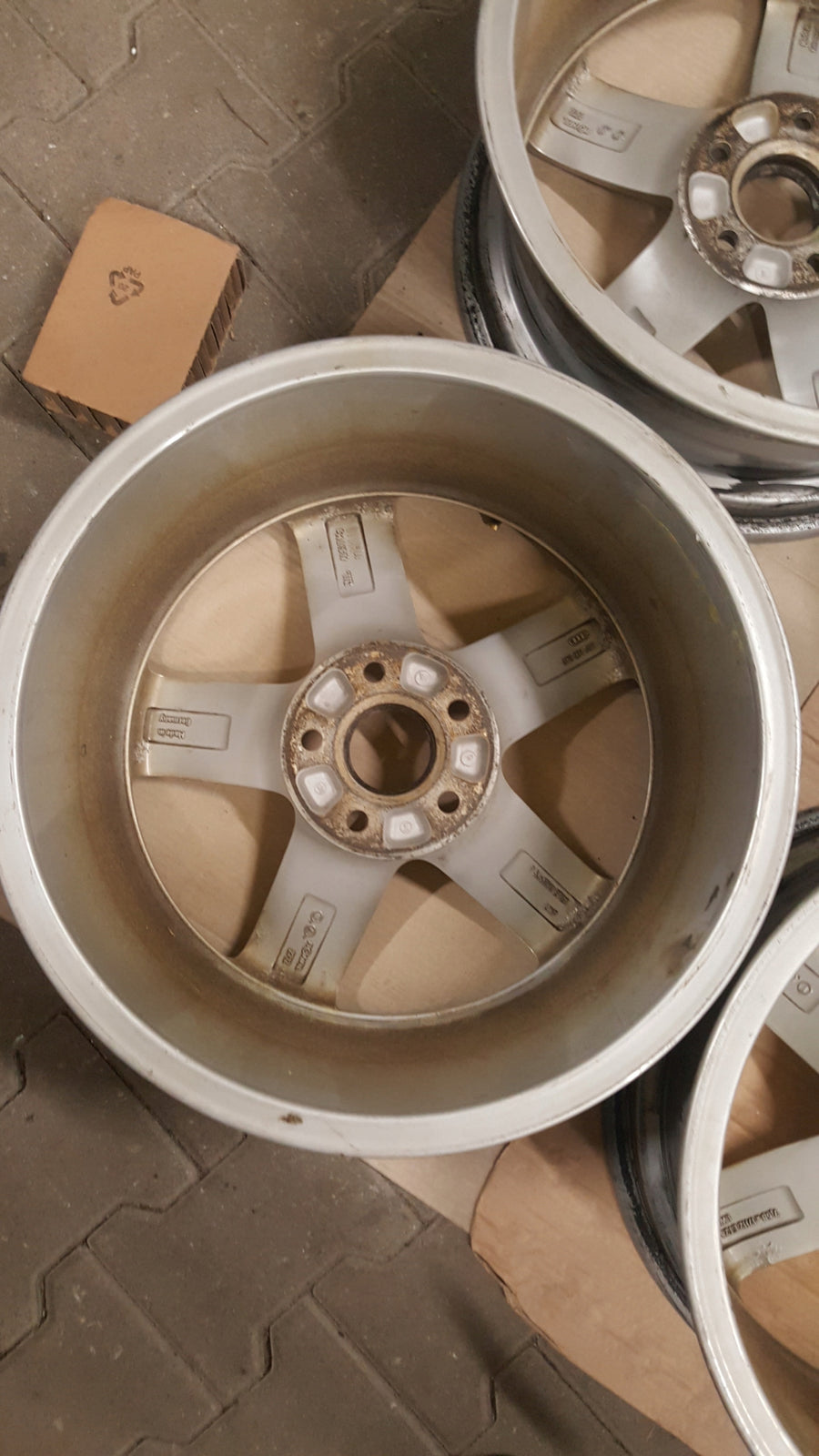 e779d6e0cb388a5beb05e10b4d0ae166