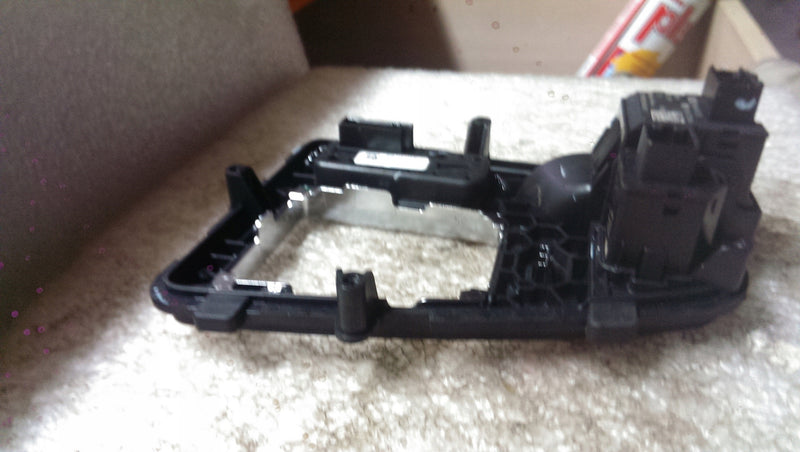 Ramka panel biegów AUDI Q5 II 80B713111C demontaż