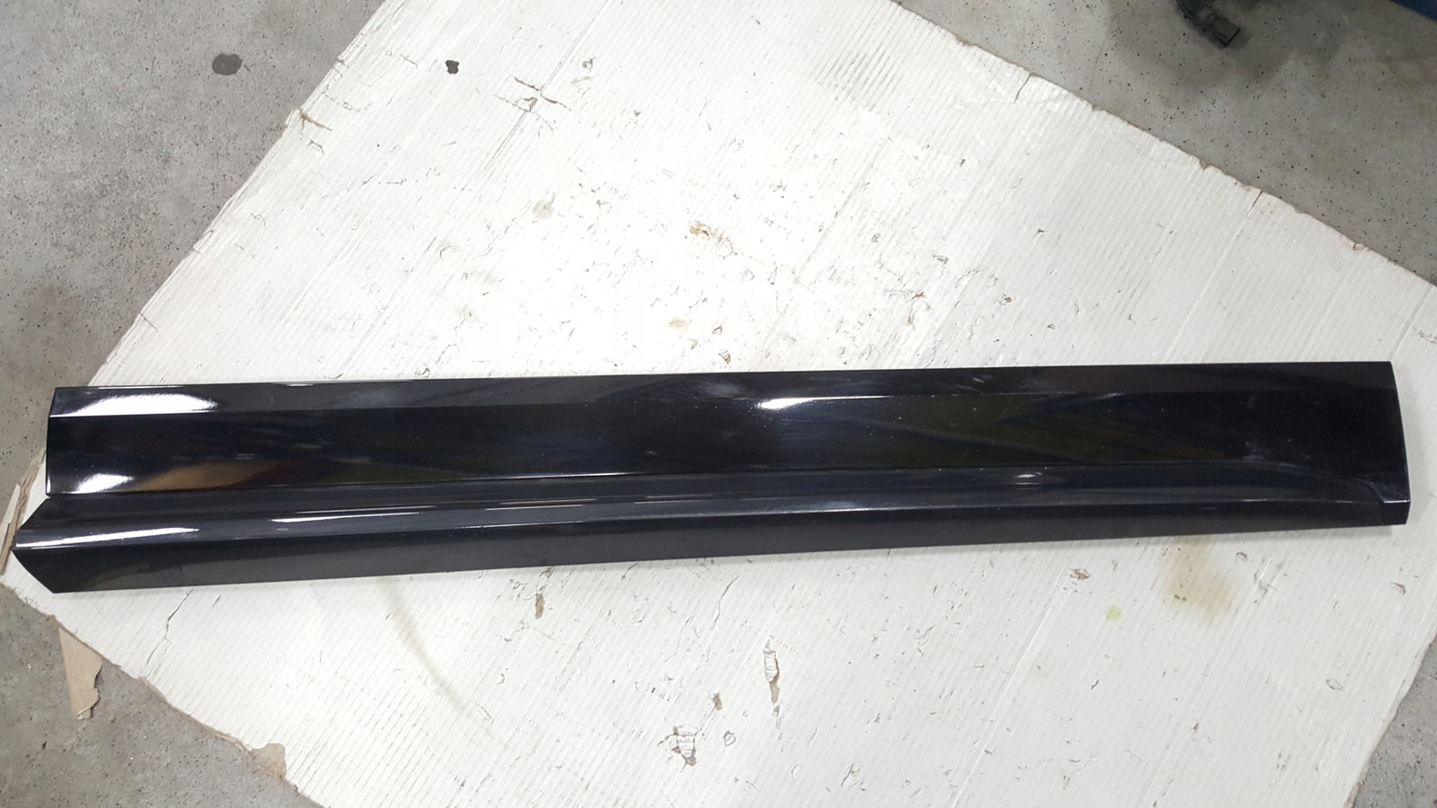 Listwa drzwi prawy przód AUDI Q5 80A853960A demontaż