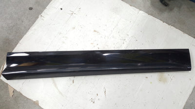 Listwa drzwi prawy przód AUDI Q5 80A853960A demontaż