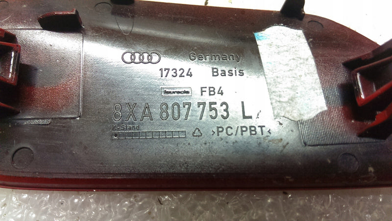 Zaślepki spryskiwaczy LE+PR AUDI A1 8XA807753/754