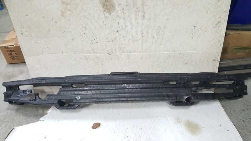 Absorber zderzaka tylnego AUDI Q3 83A807695 demontaż