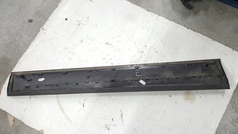 Listwa drzwi prawy przód AUDI Q5 80A853960A demontaż