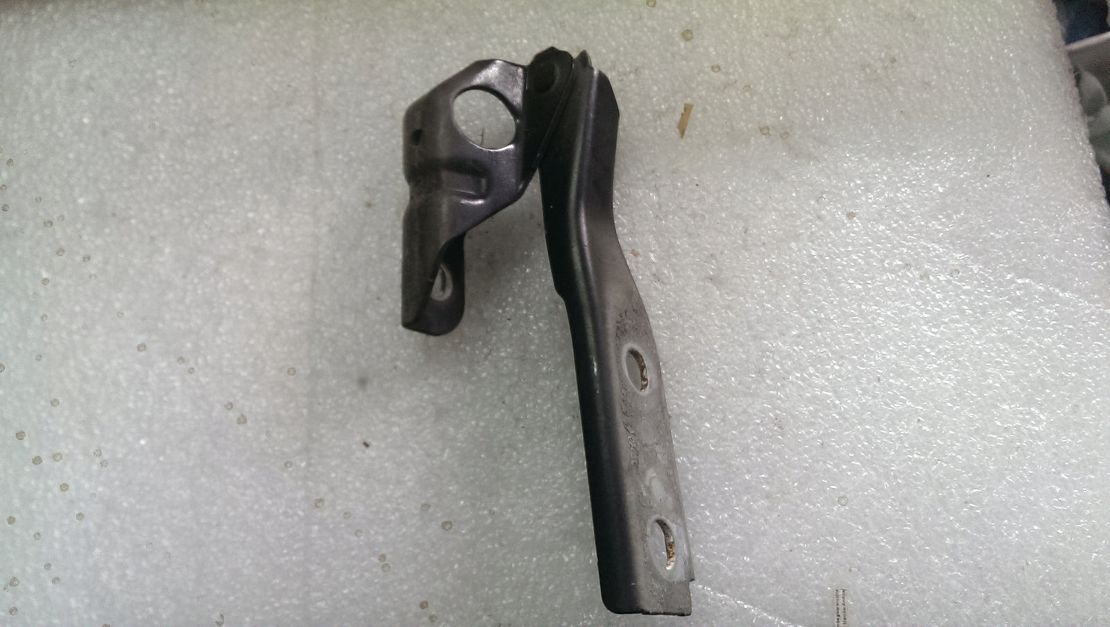 Zawias maski prawy Audi A3 LIFT 8P0823302B