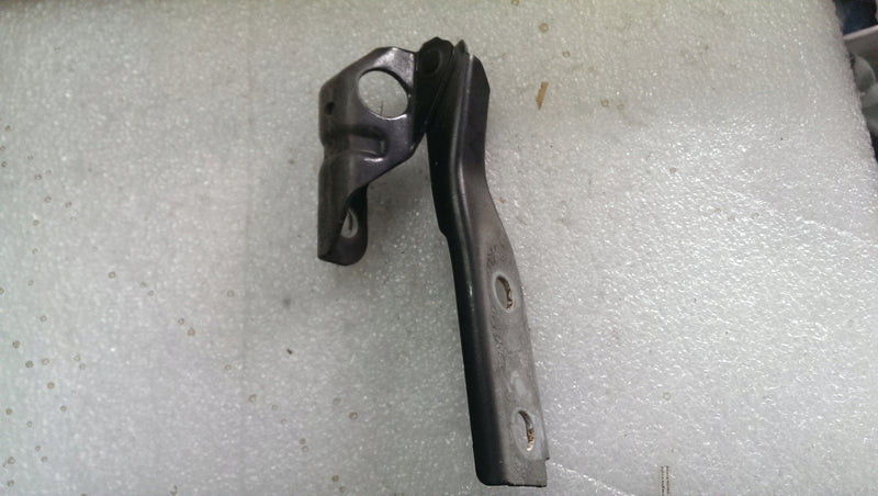 Zawias maski prawy Audi A3 LIFT 8P0823302B