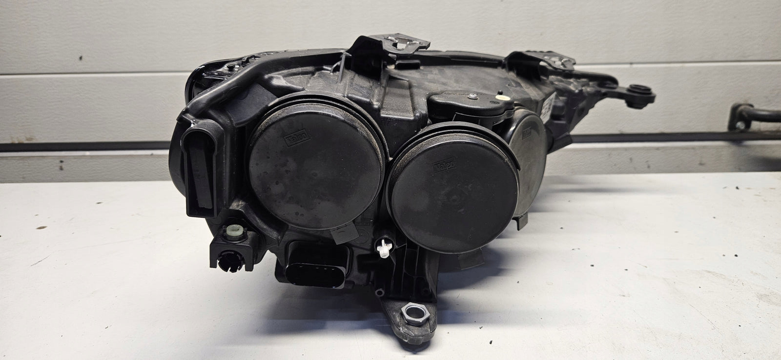 Le reflektor AUDI A1 82A941003 IDEAŁ 2024r