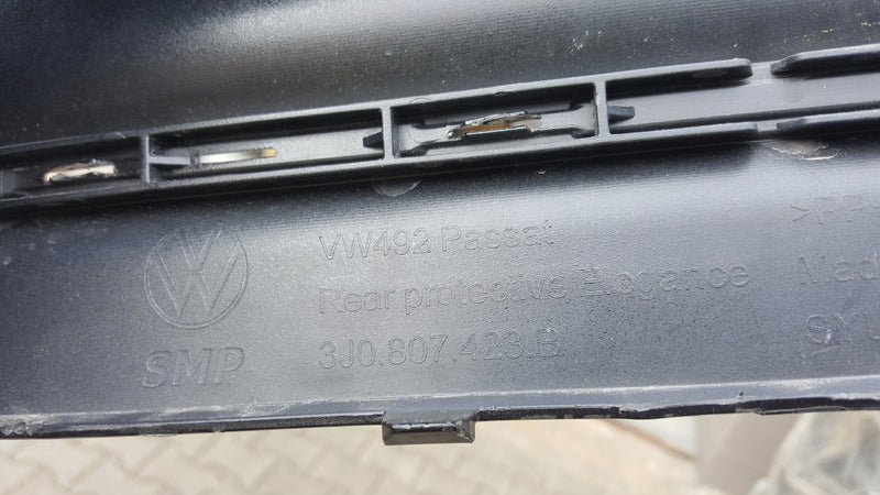Listwa kratka zderzaka tylnego VW PASSAT B9 kombi 3J0807423B demontaż
