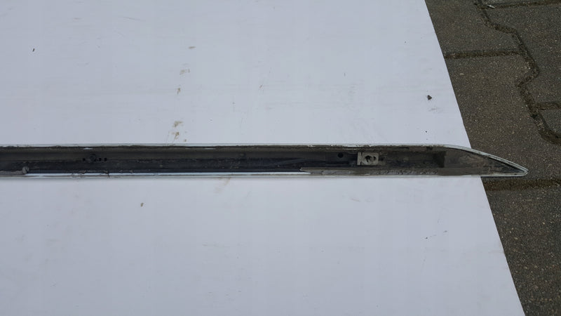 Listwa progowa prawa strona AUDI A4 (B9) 8W0853932A demontaż