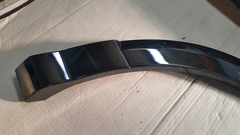 Listwa błotnika lewy tył AUDI Q2 81A853817A
