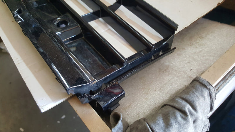 Środkowa kratka zderzaka przedniego VW GOLF VIII 5H0853677E demontaż