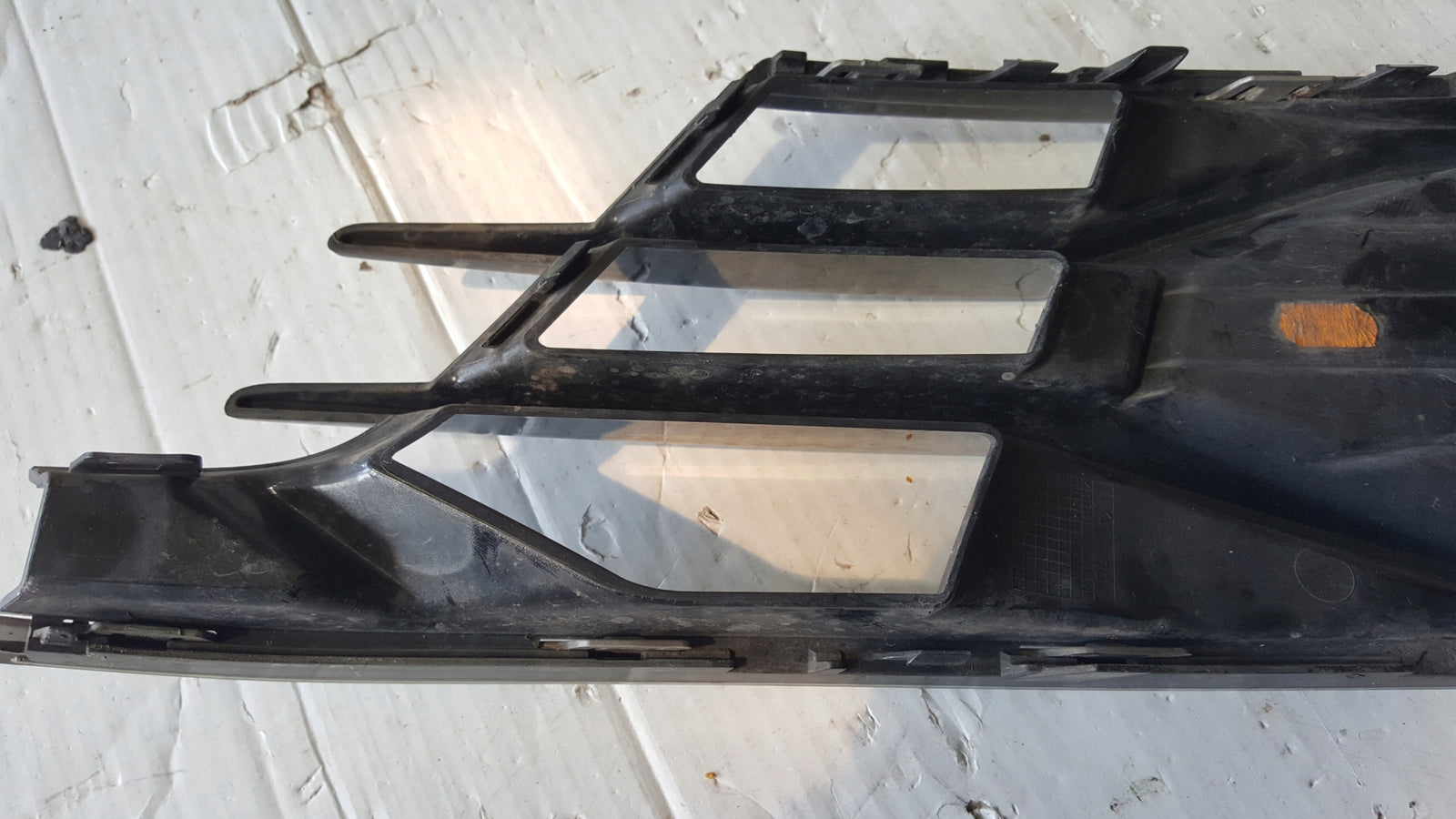 Kratka zderzaka przedniego prawa strona AUDI A6 (C7) 4G0807682AD demontaż