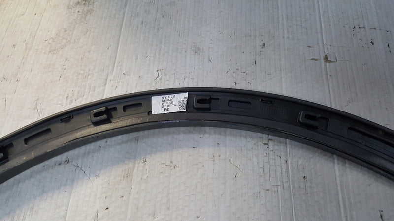 Listwa błotnika lewy przód AUDI Q4 E-TRON 89A853717C demontaż