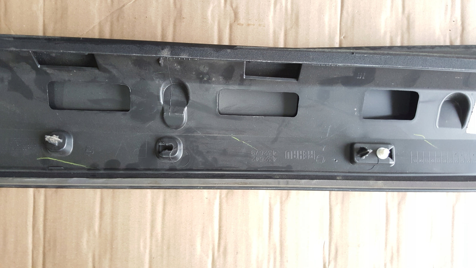 Listwa drzwi prawy przód AUDI Q3 II 83A853960A/B