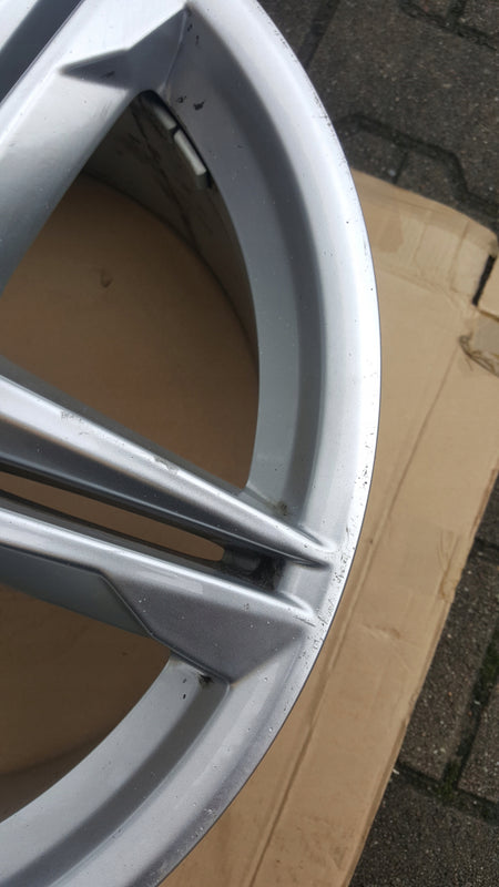 Felga aluminiowa 18 Audi A5 A4 OE 8W0601025DE 8.5