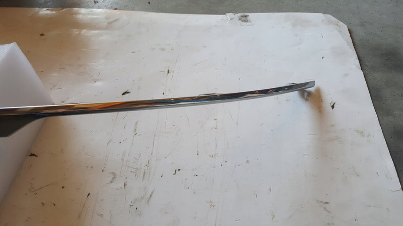 Listwa chrom zderzaka lewy tył VW PASSAT (B8) 3G0853841 demontaż
